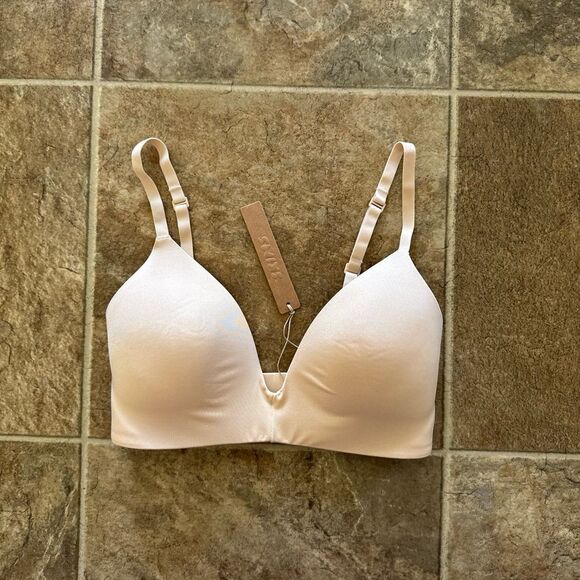 SKIMS Cream Bra - Picture 1 of 7